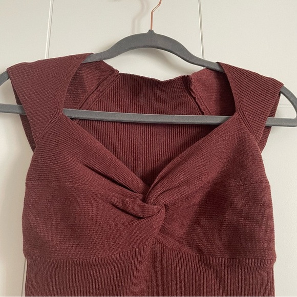 3/$25 Twist front Cropped capped sleeve top - Picture 3 of 3